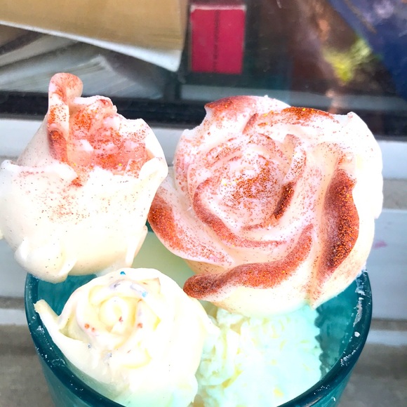 May is Mother’s Day and Teacher Appreciation Month. Makes sense to give scents! - Picture 11 of 13